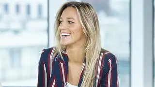 Pokazała, jak karmi tygodniową córkę. Fanka: "To ten czas, kiedy pierś jest większa, niż główka dzieciątka"