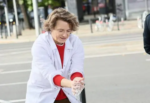 "Pogromca mitów". Czy można chodzić po wodzie?