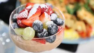 Mus z serkiem mascarpone, czekoladą i owocami