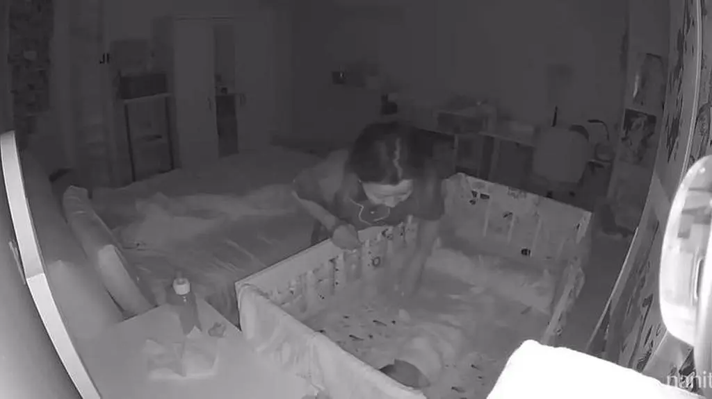 Opiekunka znęcała się nad dwudniowym dzieckiem. Zarejestrowała to kamera