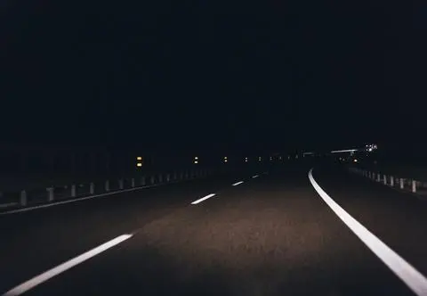 Seniorka przeszła 20 km, bo chciała napić się herbaty. Pomogli jej policjanci