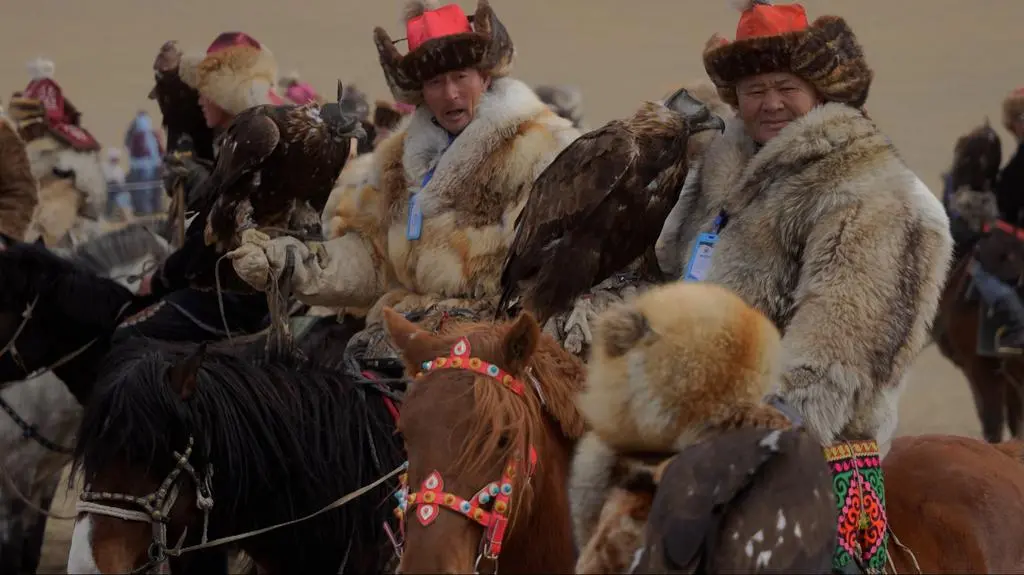 "Dzieci świata" w Mongolii. Polują z orłami w górach Ałtaj