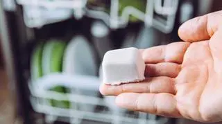 Ekologiczne zmywanie - domowe tabletki zamiast gotowych środków. Jak je zrobić?