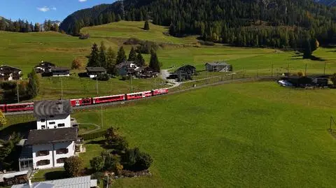 Szwajcaria. Dlaczego warto przemierzyć ją koleją? 