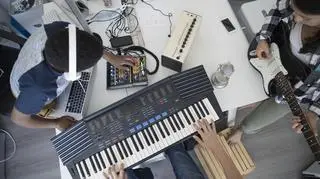 Muzyka mechaniczna - jak powstaje i czym się charakteryzuje?