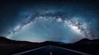 Spadające gwiazdy i gwiaździste niebo – co symbolizuje taki sen?