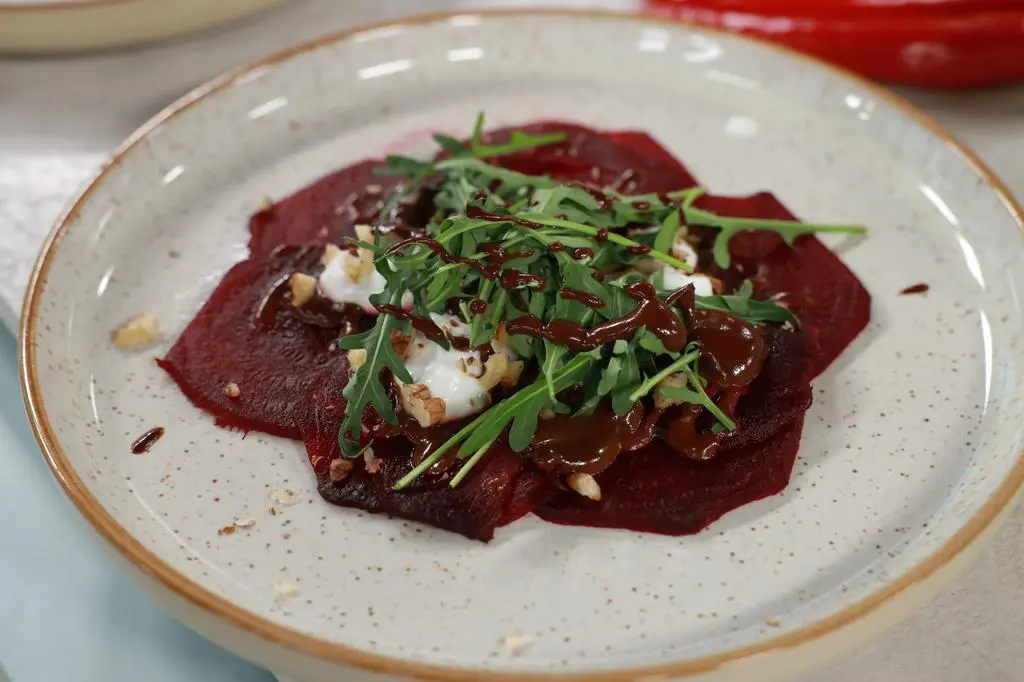 Carpaccio z buraka z vinegretem czekoladowym