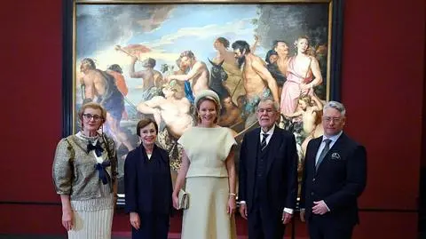 Królowa Matylda przed obrazem "Triumf Bachusa"