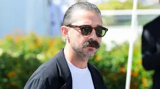 Shia LaBeouf paradował półnagi po hotelu 
