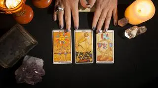 Tygodniowy horoskop z kart tarota. Jeden znak musi strzec swoich pieniędzy i partnera