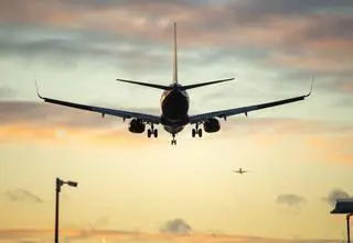 13-latek ukrył się w komorze podwozia samolotu. Ta podróż mogła skończyć się tragicznie