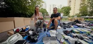 Salon bez bałaganu. Oto sprawdzone sposoby na odgracenie i organizację pokoju dziennego