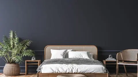Sypialnia z ciemnymi ścianami - jak ją zaaranżować? Jakie meble wybrać?