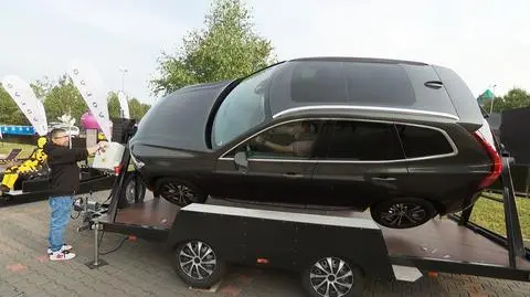 Bezpieczna jazda samochodem. O czym warto pamiętać? "Życie ludzkie jest najważniejsze"