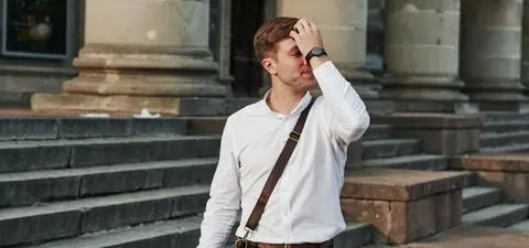 Dodatki dla mężczyzn – jak dobrać portfel i pasek, by uzupełnić każdy outfit?