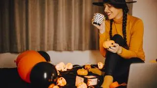 Jesteś singielką, a może introwertyczką? Oto 5 pomysłów na samotne spędzenie Halloween