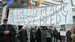 Miasto przyznaje, że zawinili urzędnicy, ale płacić mają lokatorzy. "Tylko usiąść i płakać"