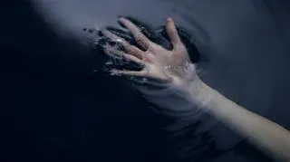 Ręka w wodzie