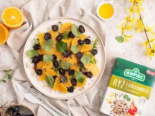 Sałatka z ryżem, pomarańczami, fenkułem i czerwonymi winogronami