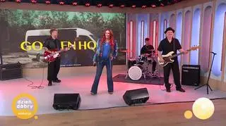 Red Lips w piosence “Golden Hour” 