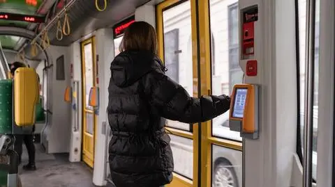 Zmiany w komunikacji miejskiej na Wszystkich Świętych w Poznaniu. Sprawdź, jak dojechać na cmentarze