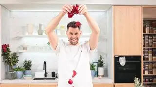 Walentynkowe przepisy Bartka Boratyna. Te słodkie podarunki zauroczą twoją drugą połówkę [ZOBACZ WIDEO]