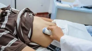 13-latek połknął niemal 200 magnesów. Lekarze musieli usunąć mu część jelita