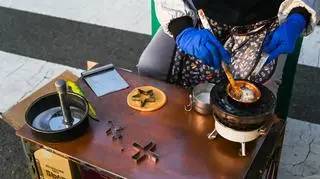 Prosty przepis z TikToka na ciasteczka Dalgona z serialu "Squid Game"