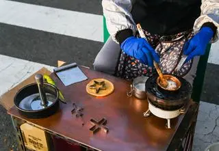 Prosty przepis z TikToka na ciasteczka Dalgona z serialu "Squid Game"