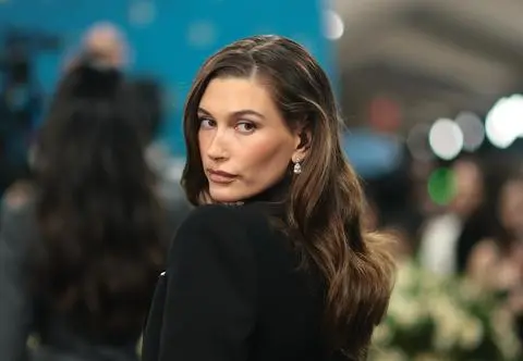 Hailey Bieber miliarderką. Justin Bieber podejrzewany o długi.