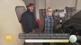 Małe auto, wielka historia – kultowy maluch w roli głównej - napisy