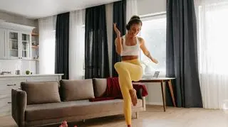 Ten trik z TikToka da ci zastrzyk energii na cały dzień. Z powodzeniem zastąpi filiżankę kawy 