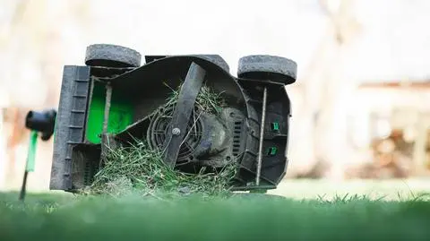 Wypadek podczas koszenia trawy 