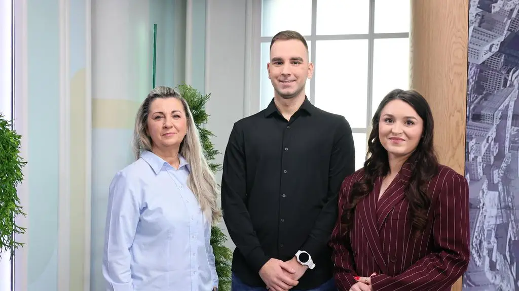 Spóźnienie do pracy przez pogodę. Co wolno pracownikowi, a co grozi kierowcom?