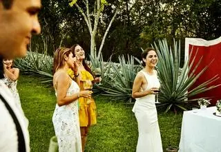 Jak ubrać się na wesele 2021? Inspiracje i pomysły. Najlepsze stylizacje na ślub