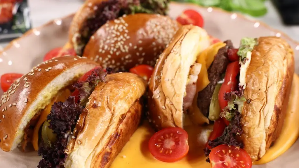 Burger wołowy double cheese