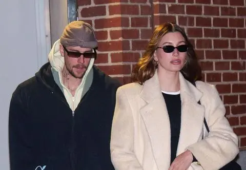 Justin i Hailey Bieber faktycznie przechodzą kryzys? Szczegół zauważony przez fanów zdradził wszystko