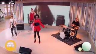 Becky Sangolo w piosence “Bite”