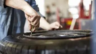 Jak korzystać z zestawu naprawczego do opon?