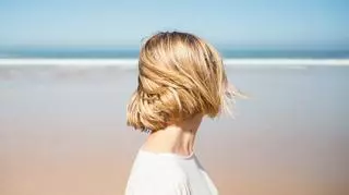 Jak chronić włosy przed słońcem? Ekspert podpowiada 