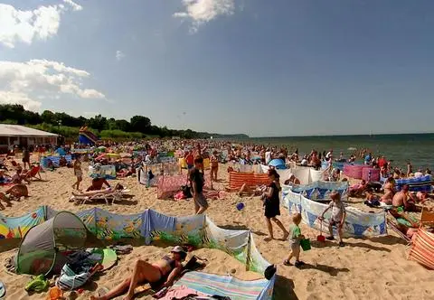 Dlaczego Polacy uprawiają na plażach tzw. parawaning?
