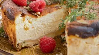 Sernik na kruchym cieście z tymiankiem