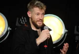 Sebastian Fabijański szczerze o zarobkach aktorów. "Nie mamy żadnych zysków ze sprzedaży" 