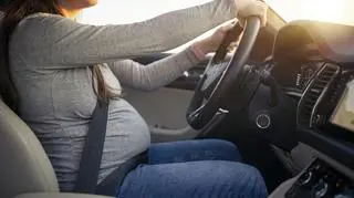 Ciężarna prowadziła samochód pod wpływem alkoholu. "Ponad 1,5 promila"