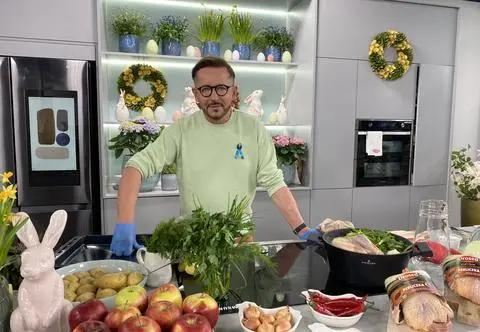 Szparagowe grzanki z jajkiem z grilla – przepis Andrzeja Polana