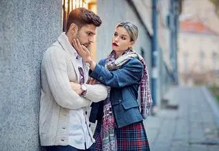 Jak rozpoznać "Piotrusia Pana"? "Czuję się jak matka dla mojego mężczyzny"