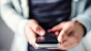 SMS od numeru 669979971 otrzyma kilkaset tysięcy Polaków. Co oznacza?