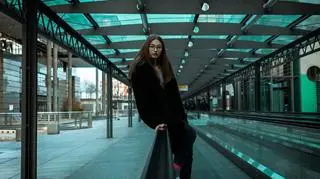 Styl preppy – połączenie luzu z elegancją. Dowiedz się, jak go odtworzyć