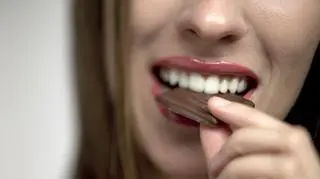 Czekolada łagodzi bóle menstruacyjne? Są nowe badania