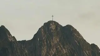Giewont - krzyż, legenda i zagrożenia. Historia symbolu Zakopanego i wyzwania turystów